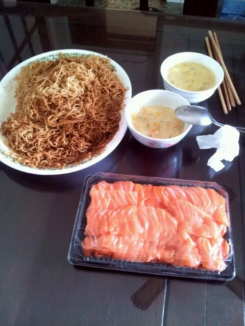 Snapdishの料理写真:Homemade Ramen + Clam Chowder + Fresh box of Sashimi|WHさん