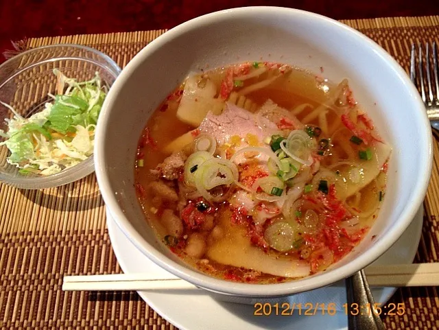 トムヤン麺 鶏挽肉と干しエビのスープ麺|るみおんさん