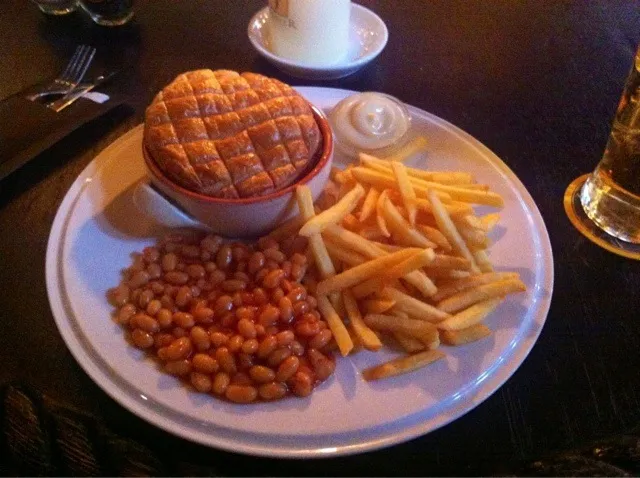 Steak and porter pie with chips and beans|Diepak Kisoensinghさん