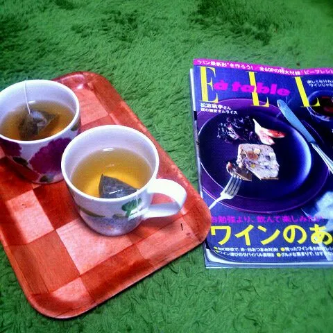 Snapdishの料理写真:ブールマンのハーブティーと愛読本|アキオパパさん