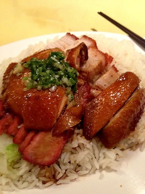 Hong Kong Style Chicken, Roasted Pork & Crispy Pork Belly Rice|willklhさん