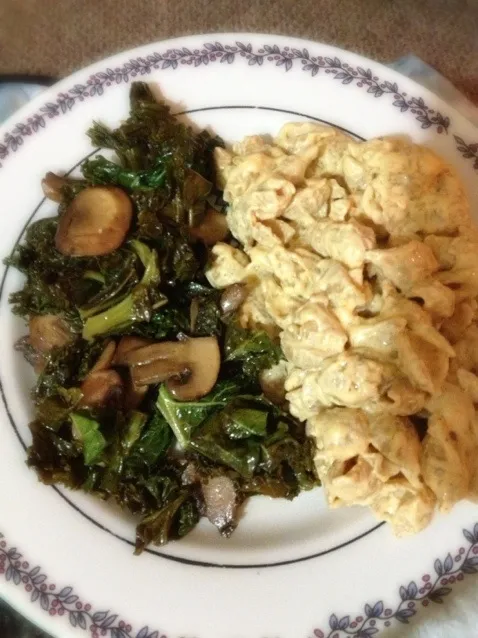 Dairy Free Mac & Cheese with Kale & Mushrooms|http://melissasmenu.wordpress.com/さん