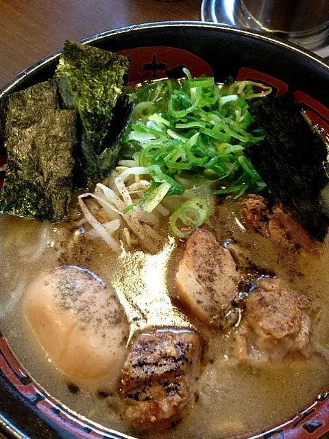 Snapdishの料理写真:とんこつ角煮ラーメンNOW|伍龍やすさん