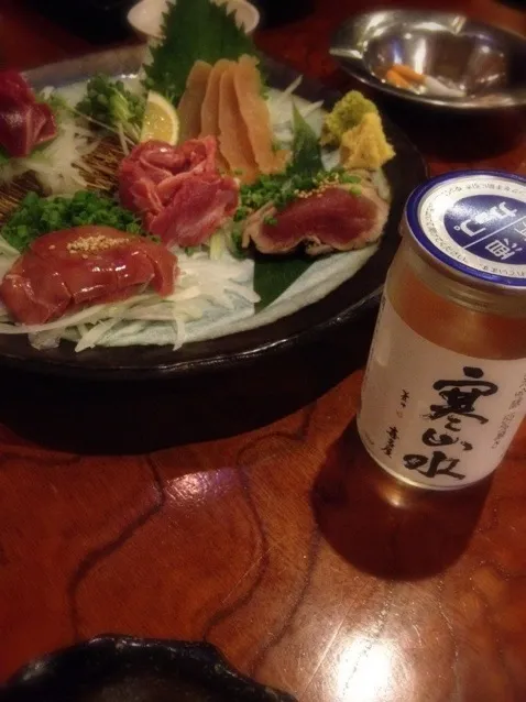 Snapdishの料理写真:地鶏刺しとワンカップ♡|gourmet farmさん