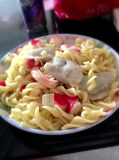 Snapdishの料理写真:Fried pasta with prawns, crabmeat and gyoza. 😋|해리さん