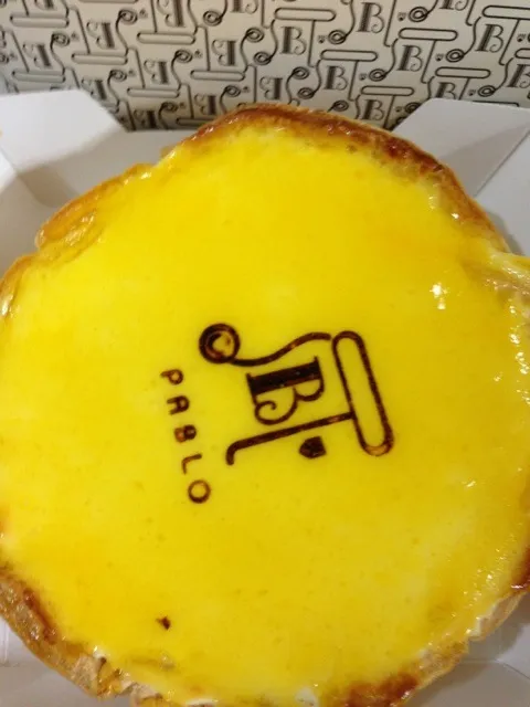 Snapdishの料理写真:大阪で行列の出来るチーズケーキ♡|♥DaiA♦さん