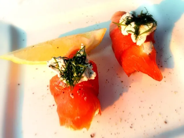 Cold smoked salmon filetrolls with cream cheese|Patrikさん