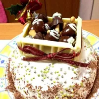 Snapdishの料理写真:チョコボックスの中はどんぐりときのこ。|いつみさん