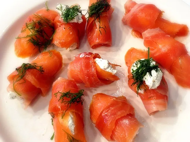 Cold Smoked Salmon Filletrolls with Cream Cheese|Patrikさん