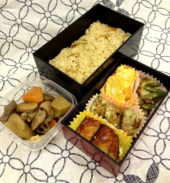 まりあの手作りお弁当♪お豆腐ハンバーグ、炊き込みご飯、筑前煮、卵焼きetc.|あこさん