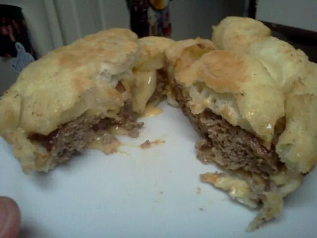 Burger wrapped in pizza doe.|Anthony Andersonさん