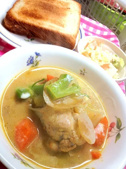 カレースープとポテトサラダ。珍しいパン食|ハルさん