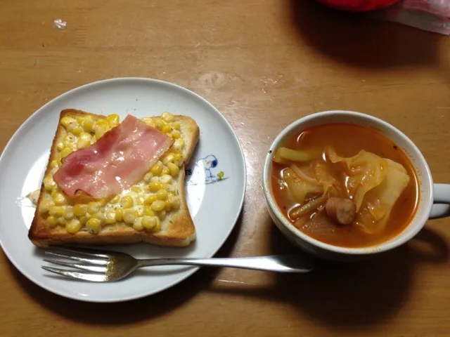 マヨコーンベーコントーストとトマト味ポトフの朝食|まきさん