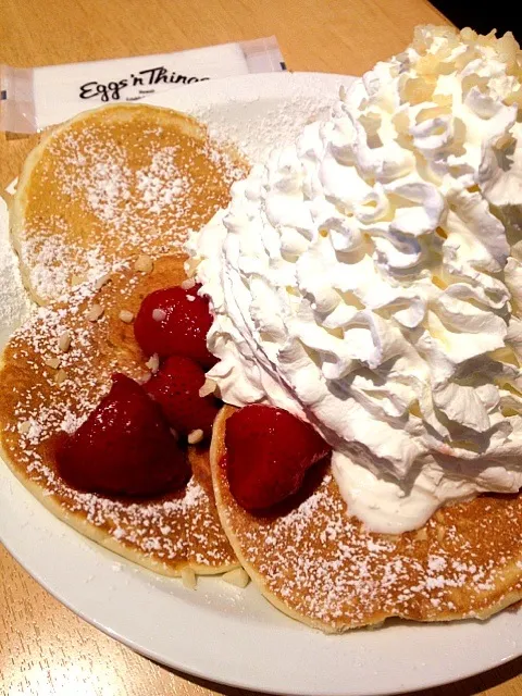 Snapdishの料理写真:Pancake: Strawberry Whip Cream w/Nuts|SYUさん