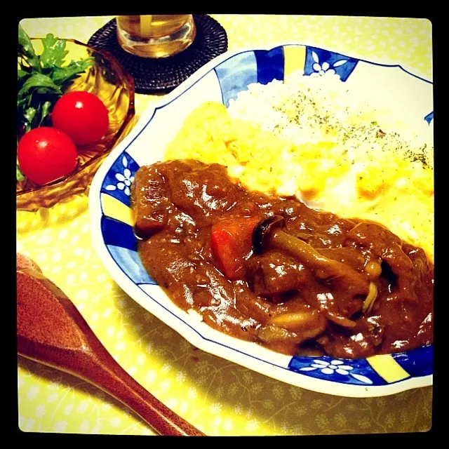 今日のトモコンダテはお母さんの大根煮リメイク和風チーズオムレツカレー、春菊とプチトマト♪|🇯🇵ともこちゃん。さん