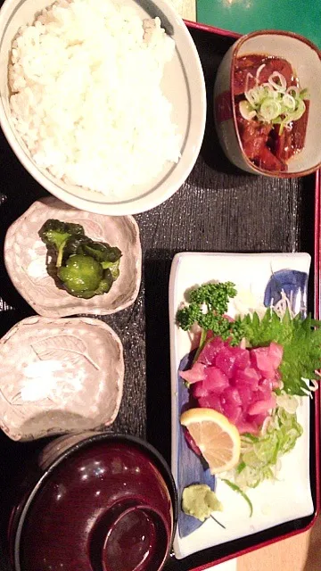 Snapdishの料理写真:鮪たたき定食|marieさん