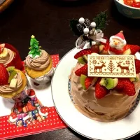 Snapdishの料理写真:Xmasケーキとカップケーキ♪|snowさん