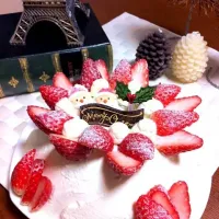 Snapdishの料理写真:苺ムースの丘ケーキ|yumiさん