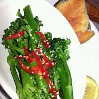 Snapdishの料理写真:Broccoli with chilli and seseme seeds|Kate Parsonsさん