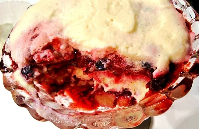 Trifle with Pound Cake, Strawberry and Blueberry|Patrikさん