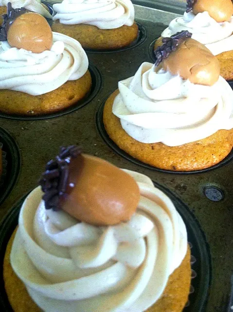 Acorn pumpkin cupcakes|Lisa Flindersさん