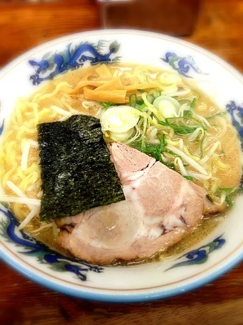 ラーメン横丁 華龍 味噌ラーメン|りさ〜ぬさん