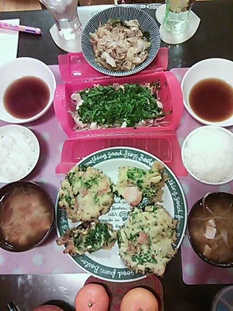 Snapdishの料理写真:春菊と海老の天ぷら&春菊と鶏肉のルクエ蒸しサラダ&モツ煮込み|クラキティさん