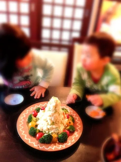 making Potato salad tree by kids 🎄ポテトサラダツリー 🌟星どこに付ける?|🌈Ami🍻さん