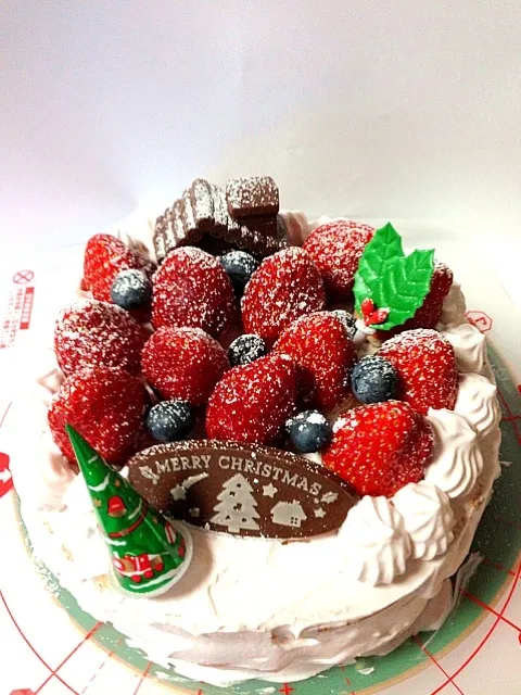 Snapdishの料理写真:イチゴたっぷりXmasケーキ♡|ひとみさん