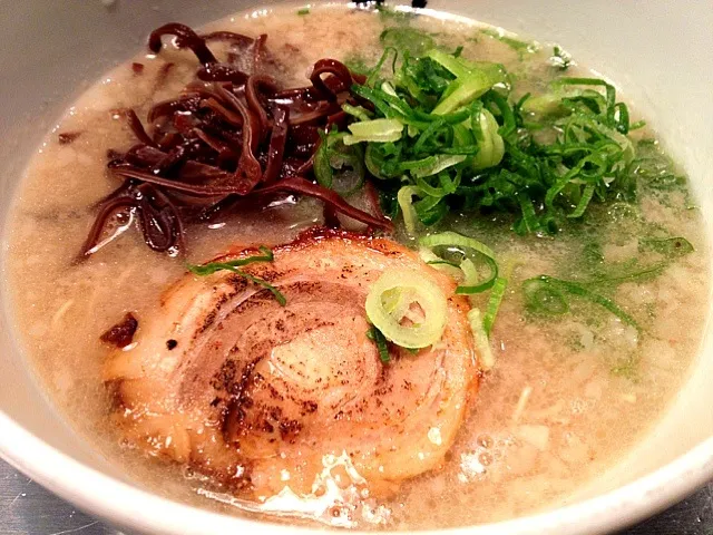 飲みすぎた後の最初の食事はラーメン。ここのチャーシューが美味しいんですよね。|ルーア・ブランカさん