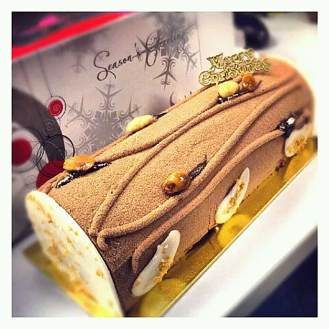 X' mas log cake courtesy of the boss|genさん