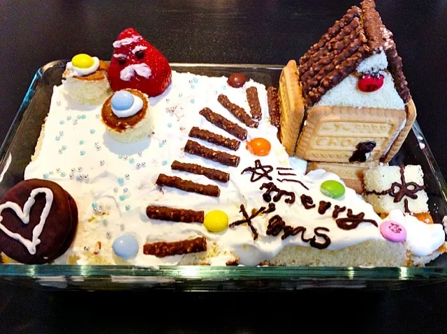 Snapdishの料理写真:クリスマス・ケーキ|camille nelsonさん