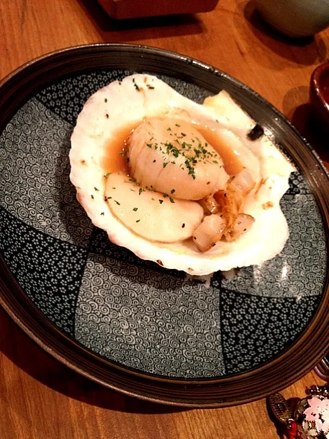 Snapdishの料理写真:活大帆立バター醤油焼き|きむらゆりかさん