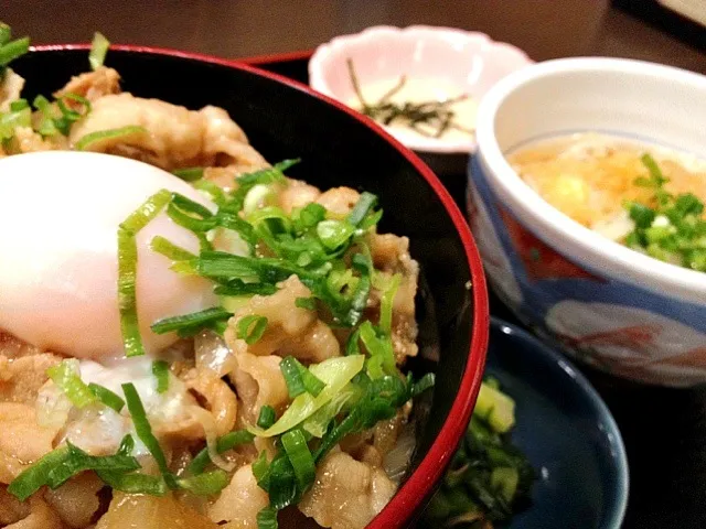 スタミナ丼 小とろろうどん|ひろろーんさん