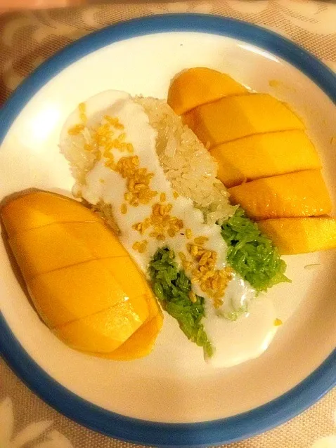 Snapdishの料理写真:ข้าวเหนียวมะม่วง จากร้าน อบอร่อย|nookさん