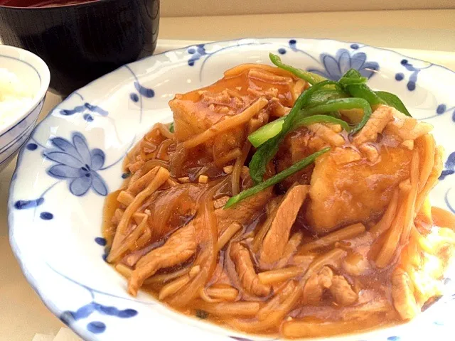 今日の社食は揚げ出し豆腐の肉絲あんかけ。440円。|ルーア・ブランカさん