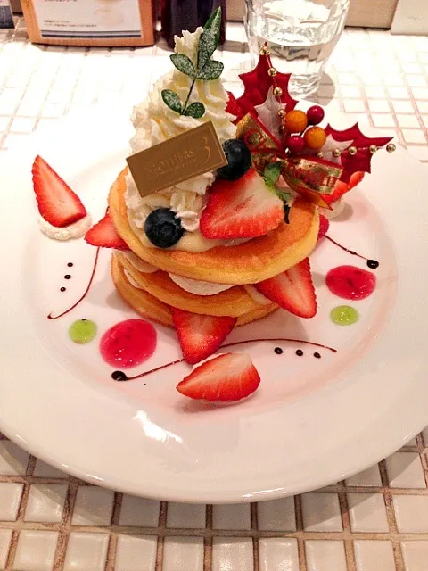 Snapdishの料理写真:ブラザーズカフェ♡クリスマスの限定パンケーキ‼|ひろみちさん