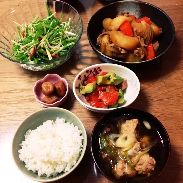 春雨と鶏のつみれ汁(ゆず風味)、肉じゃが、アボカドサーモン、水菜とカニかまのサラダ|みなさん