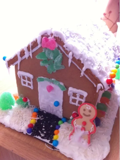 Snapdishの料理写真:DeMers' 1st Gingerbread House|Melohnie Ballewさん