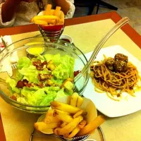 Ceasar Salad, Spaghetti with meatballs and fried potato.|Regina Aira Eugenioさん