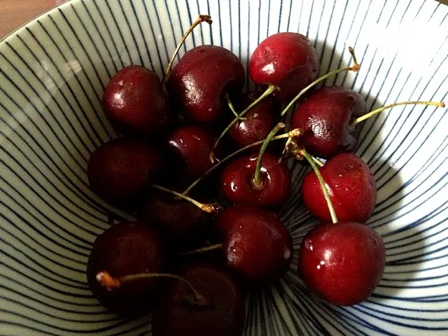 Breakfast cherries|willzさん