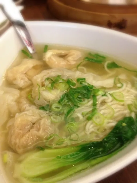 Snapdishの料理写真:Wonton noodle soup with shrimp and pork dumplings|vica ortegaさん