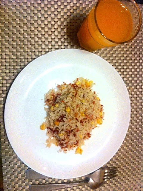 Corn beef fried rice with freshly squeezed orange juice for dinner 😍|purplepixieさん