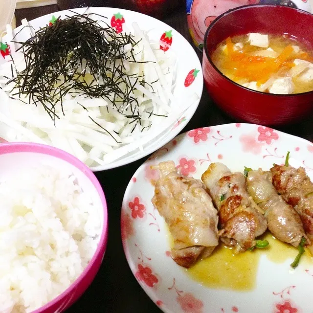 えのき＊ピーマンの醤油麹豚肉巻☆大根サラダ＊豆腐の味噌汁|ちびまいちゃんさん