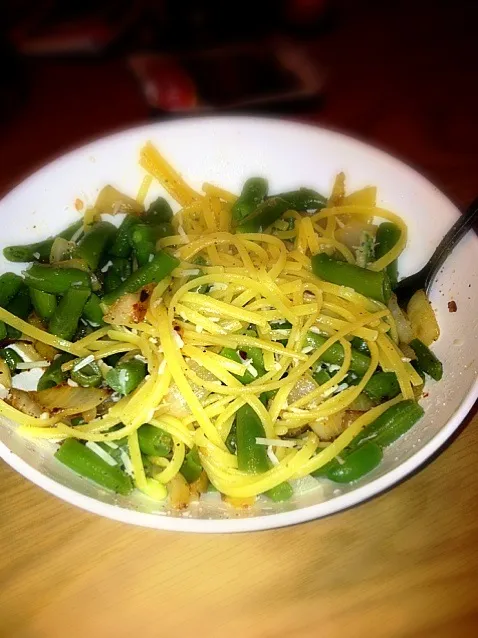 Snapdishの料理写真:Pasta green beans garlic onions|brianna schlesingerさん