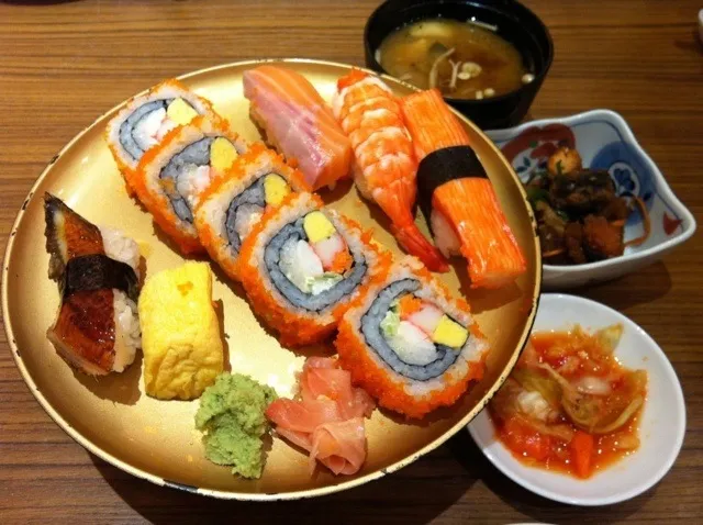 mix sushi set:)|꒰✾꒱˚°꒰ben꒱°˚꒰✾꒱さん