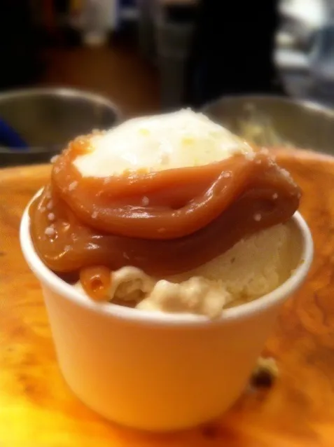 Salted caramel made on the spot ice cream.|Ariz Guzmanさん