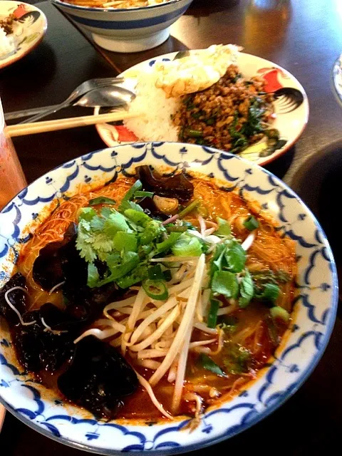 トムヤムラーメン＆ガパオガイ|ばなさん