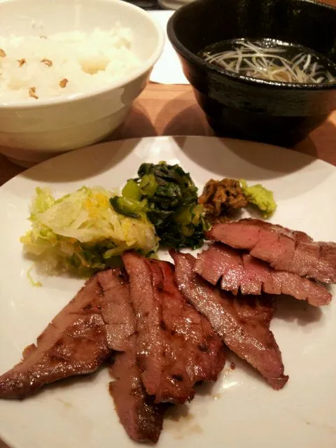 Snapdishの料理写真:牛タン定食|にったまんさん