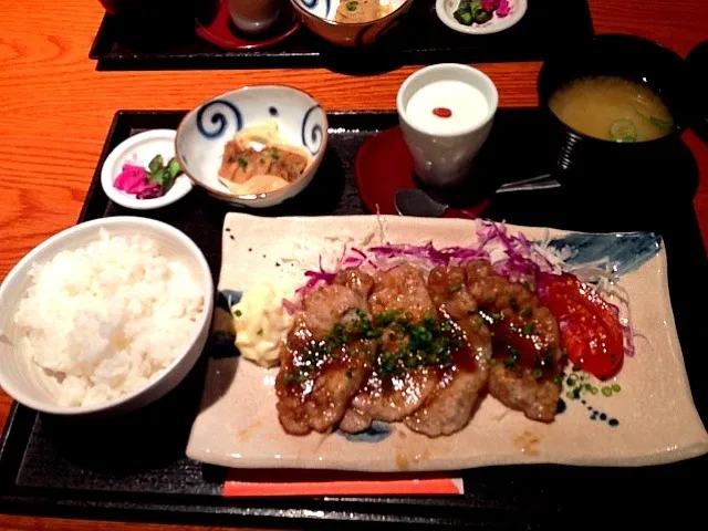 ランチ！豚の生姜焼き定食っ！|masakoさん